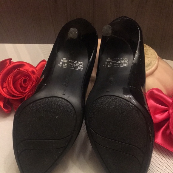 Heels - Picture 2 of 2